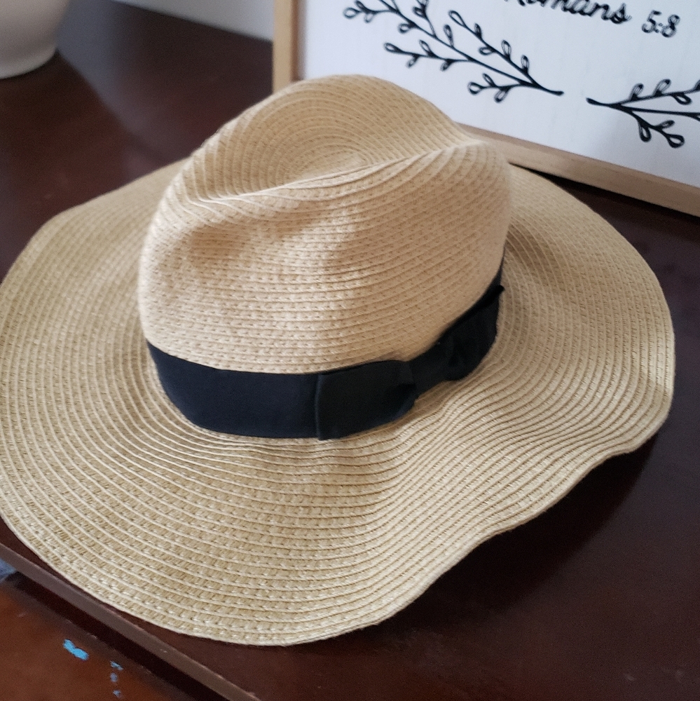 GAP Bow Straw Hat